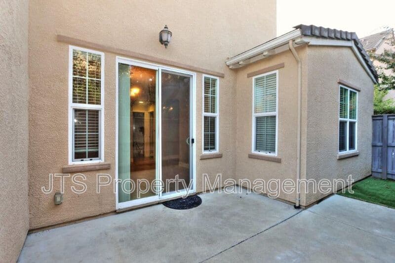 Orangevale House: 9041 Crescenda Lane