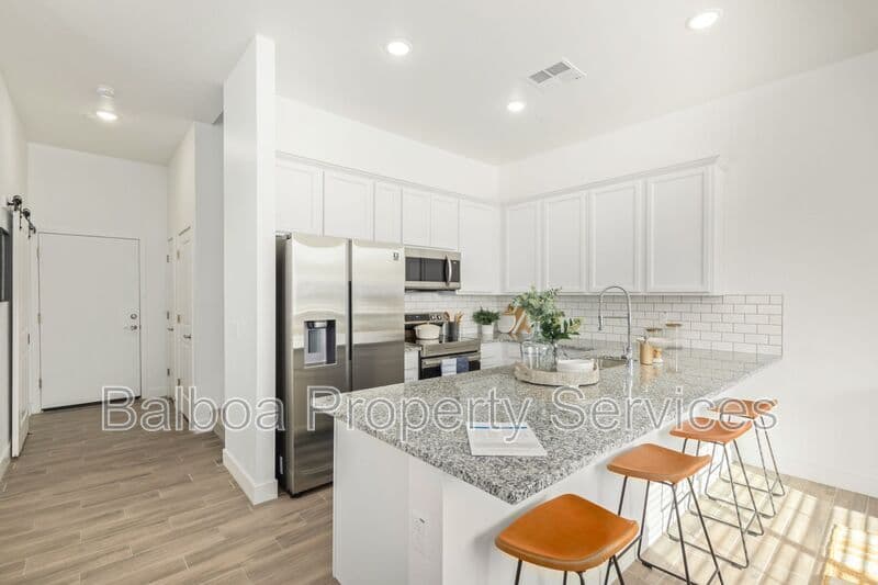 Mesa Townhome: 3230 E Thomas Rd