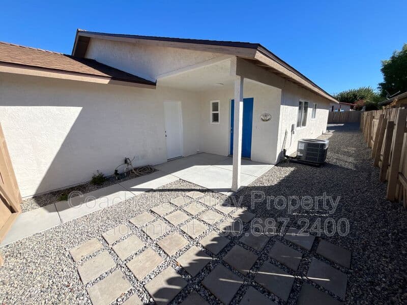 Cathedral City House: 32610 Pueblo Trl