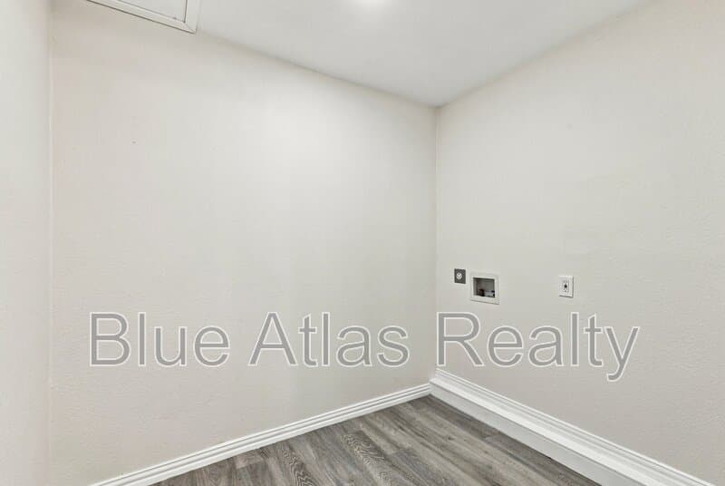 Dallas House: 6008 Golden Gate Drive