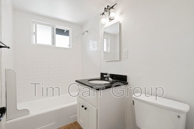 Costa Mesa Condo: 241 E 18th Street