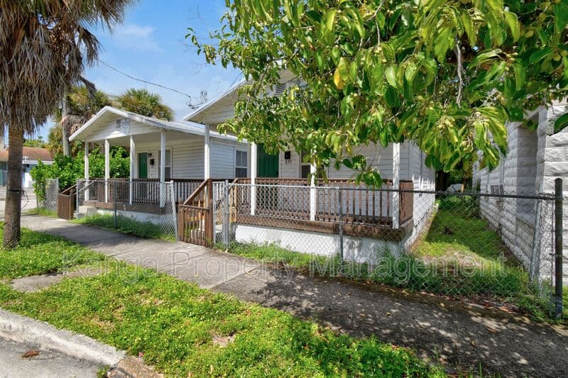 West Palm Beach House: 639 6th Street