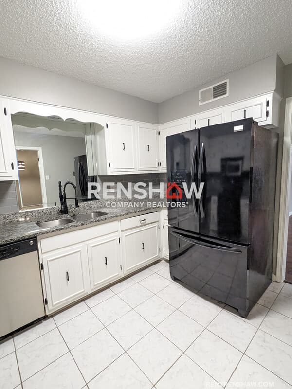 Bartlett House: 6936 Briarhill Dr