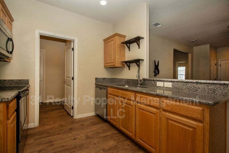 Denison House: 700 E Bullock St