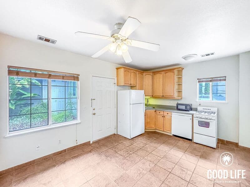 San Diego House: 4323 1/2 Cleveland Ave