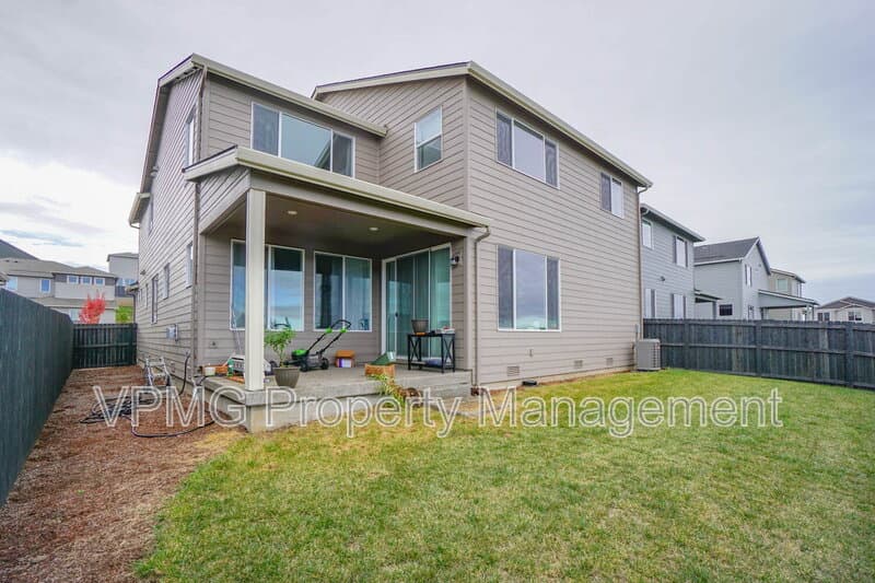 Washougal House: 359 W Koa St
