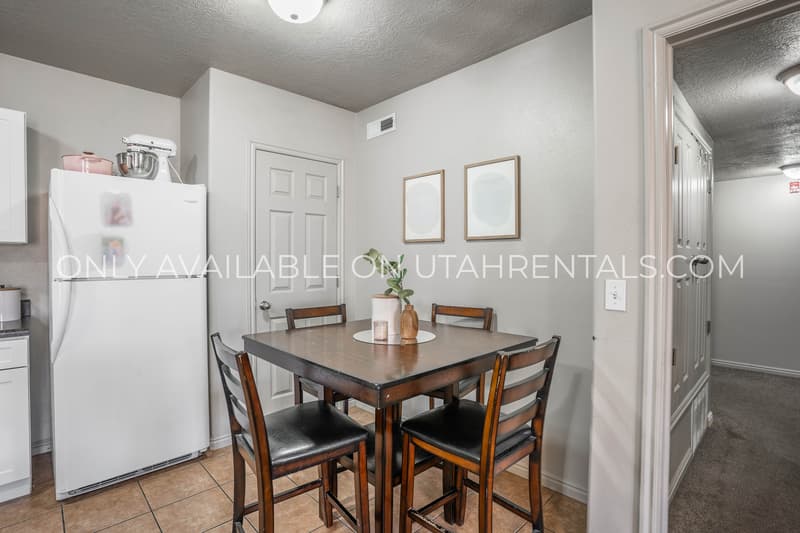 Provo House: 866 E 700 N