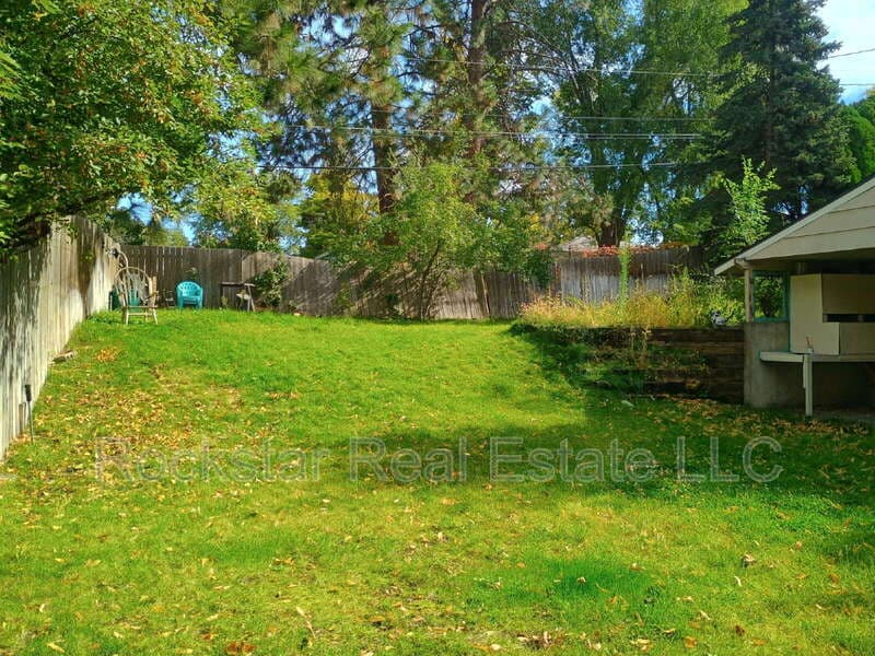 Spokane House: 6128 North Oak Street