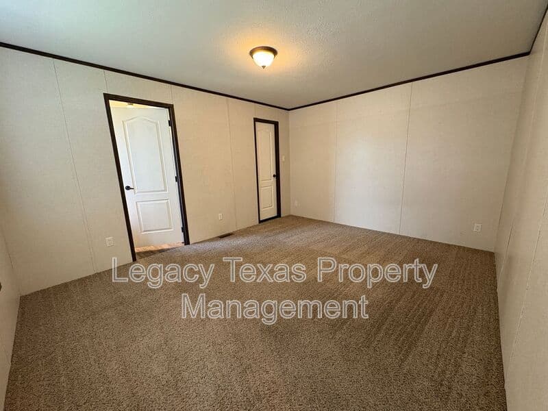 Cleburne Condo: 800 N Old Betsy