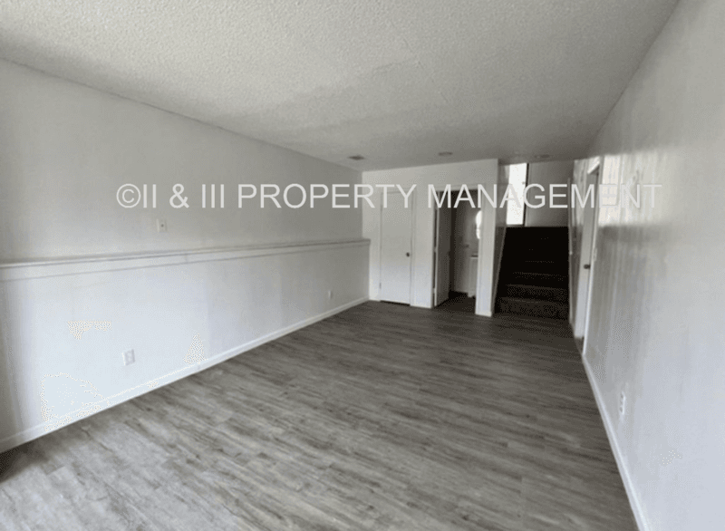 Kansas City House: 9217 Central St