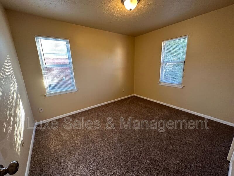 Midwest City House: 116 W. Rose Drive