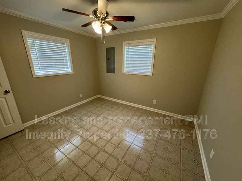 Lafayette House: 305 Alice Drive