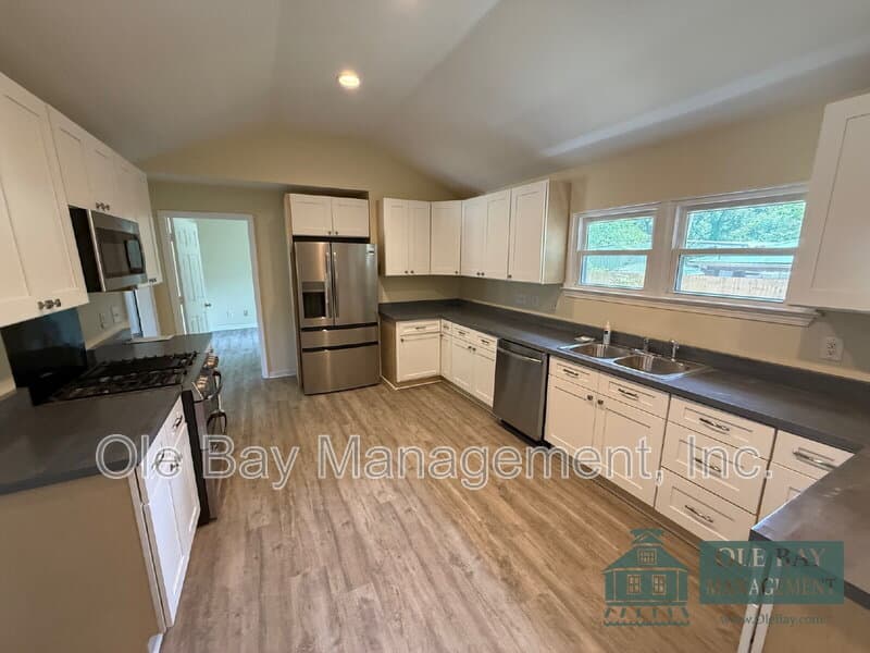 Mobile House: 5011 Highcrest Drive