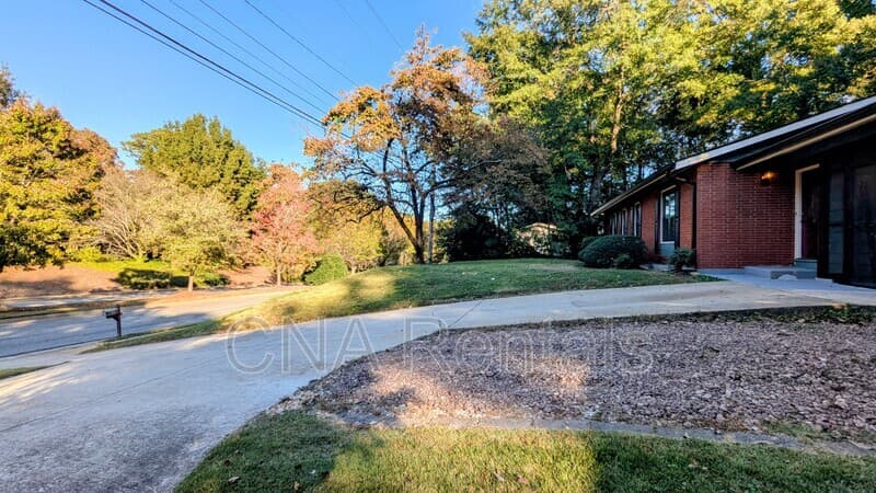 Smyrna House: 2042 Spring Rd SE