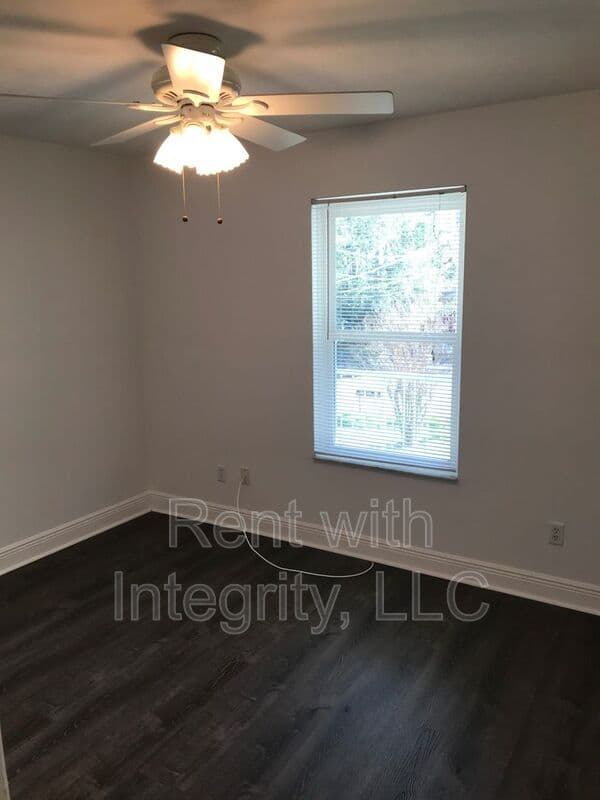 Tallahassee House: 156-D Locke St