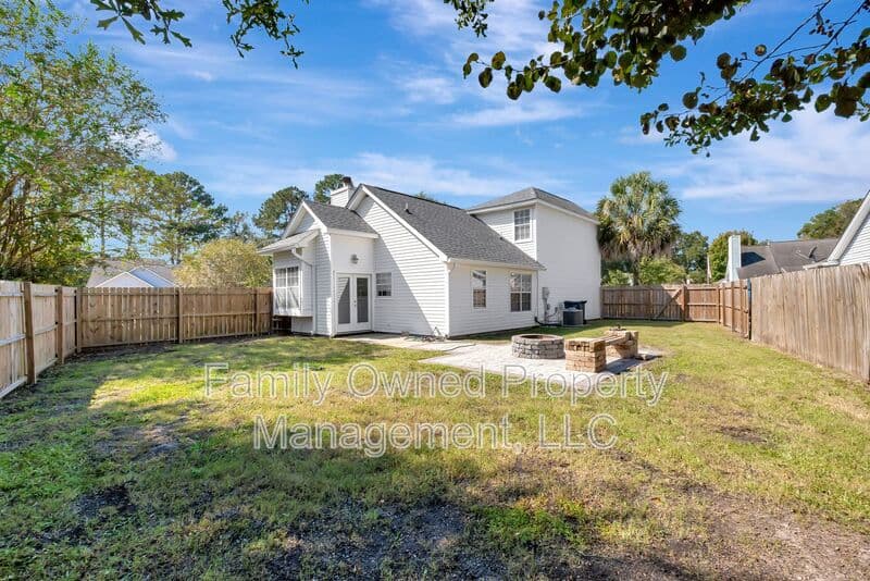 Summerville House: 106 Quest Street