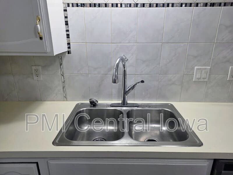 West Des Moines Condo: 1100 50th Street