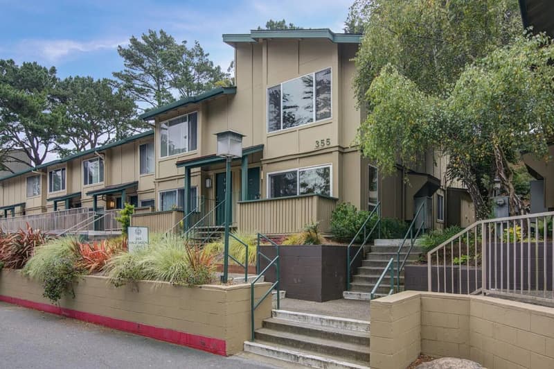 Daly City Condo: 355 Half Moon Ln