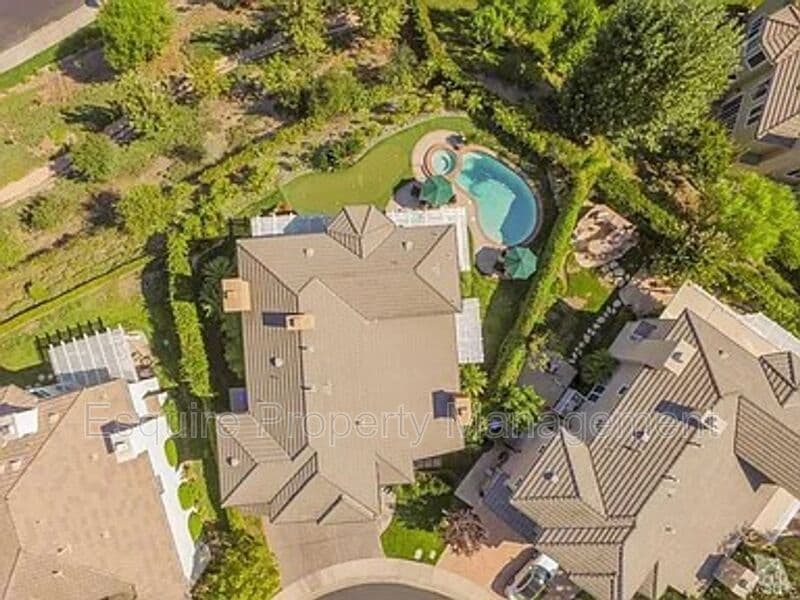 LAKE SHERWOOD House: 1674 BUSHGROVE CT