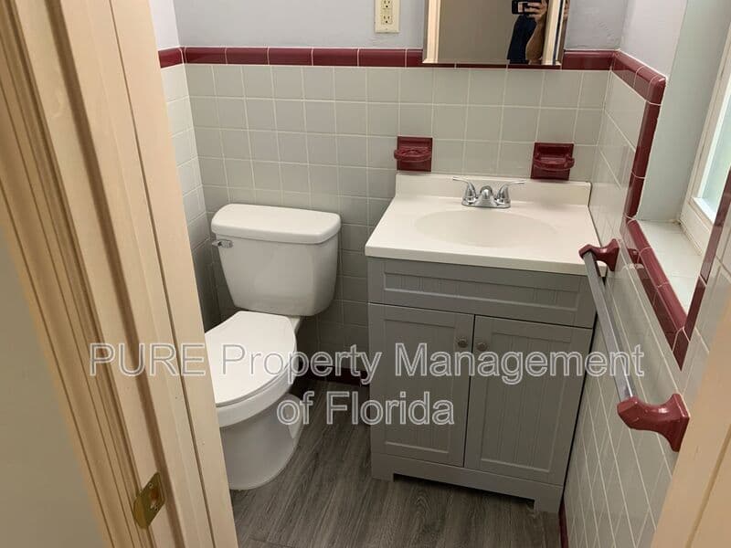 Silver Springs House: 5575 NE 30 St