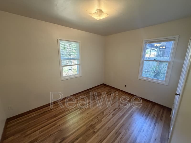 Grants Pass House: 1324 NW Washington Blvd