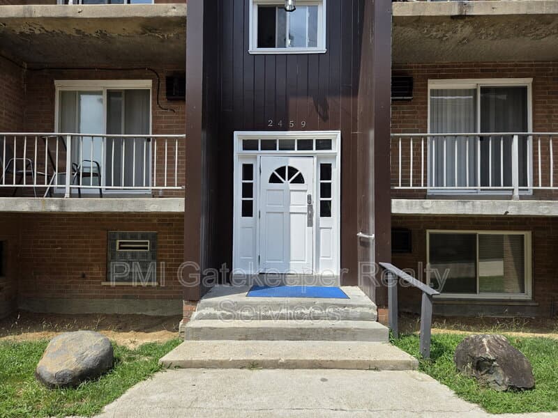 Cincinnati Condo: 2459 Montana Avenue