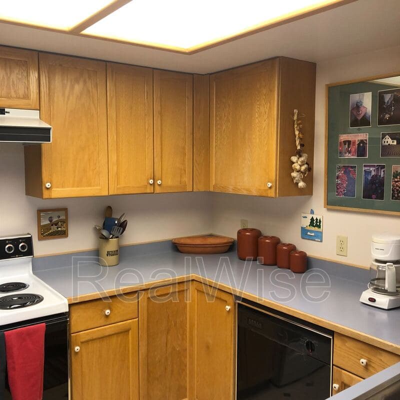 Ashland House: 382 Glenn St