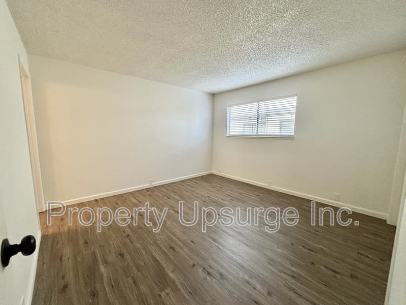 Red Bluff Apartment: 855-915 Lakeside Dr