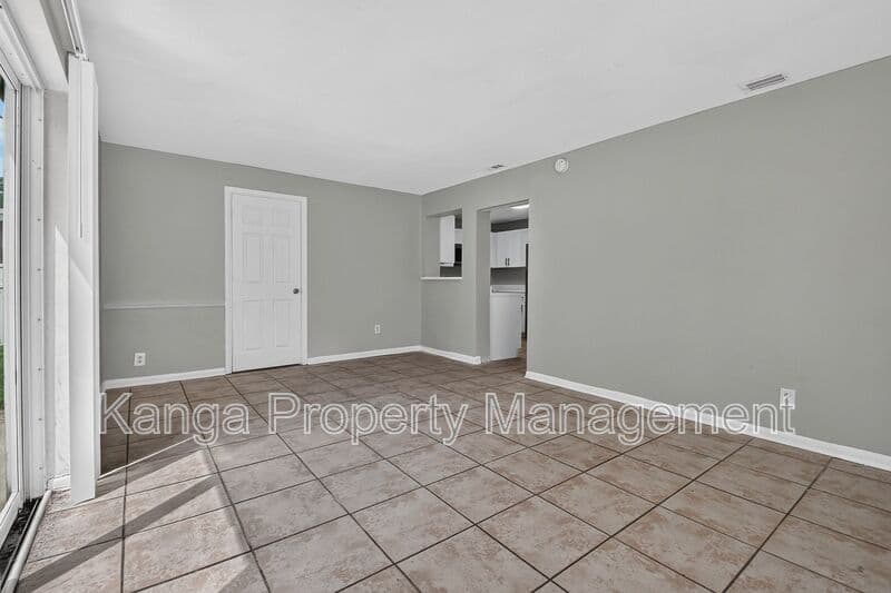 Riviera Beach House: 1037 W 28Th St