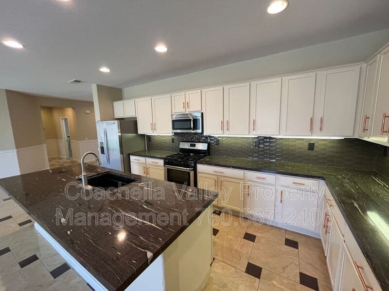 Coachella House: 49126 Pluma Roja Place