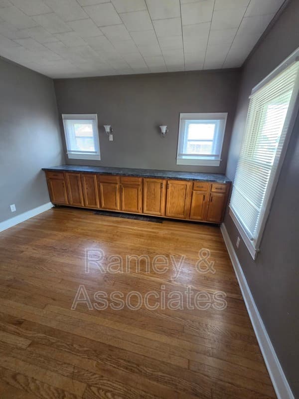 Louisville House: 3220 Grant Ave