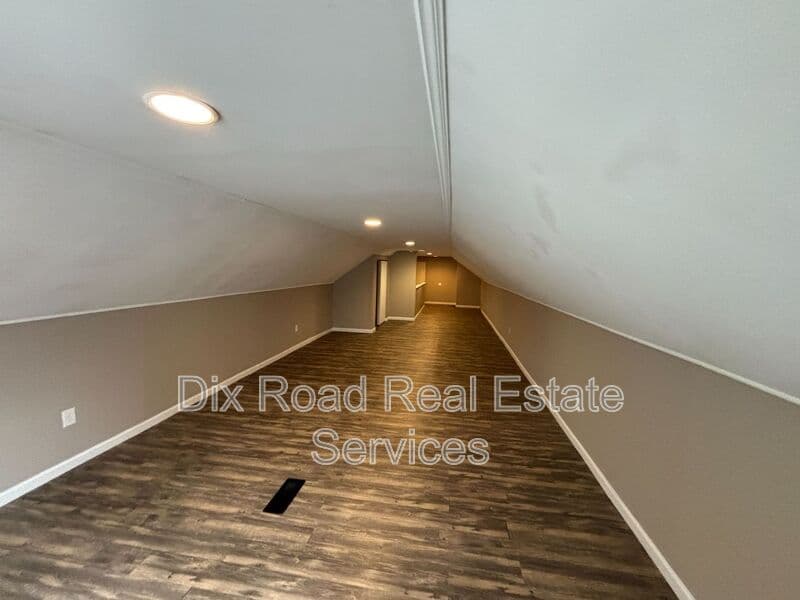 Fairfield House: 1750 North Staunton Drive