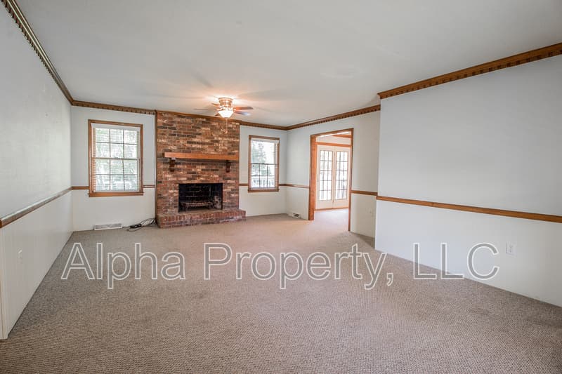 Greer House: 102 Ticonderoga Drive