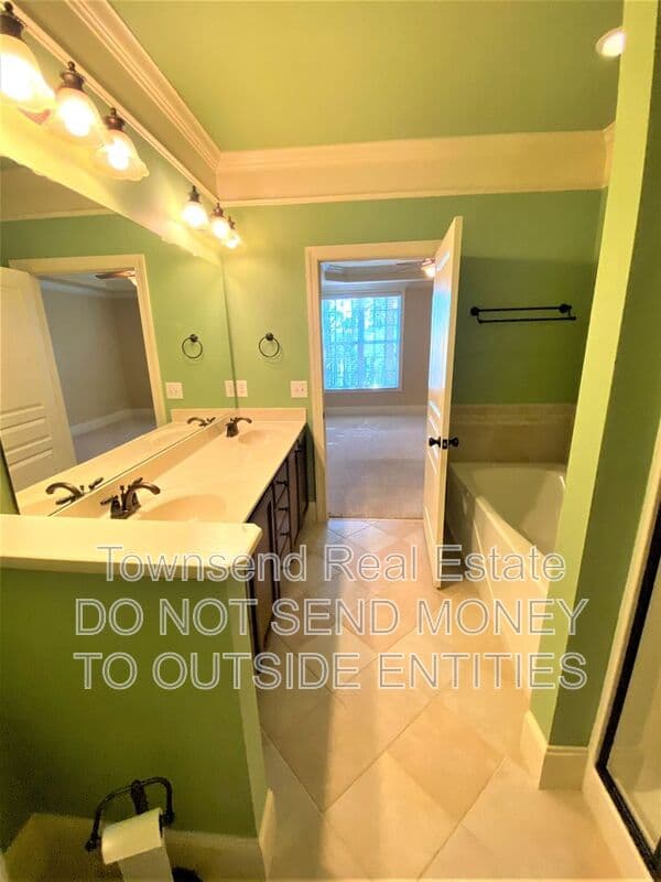 Fayetteville House: 3310-304 Starboard Way