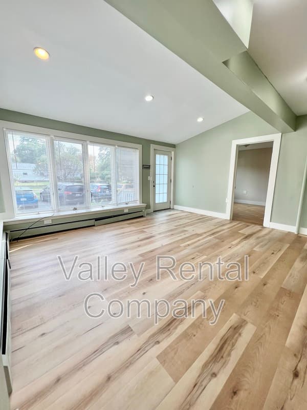 Hadley Condo: 132 Middle Street - 3