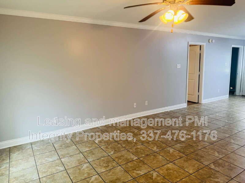 Lafayette House: 127 Country Living Dr