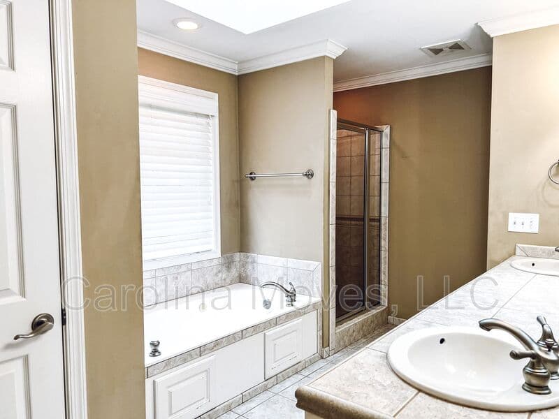 Simpsonville House: 702 Carriage Hill Road