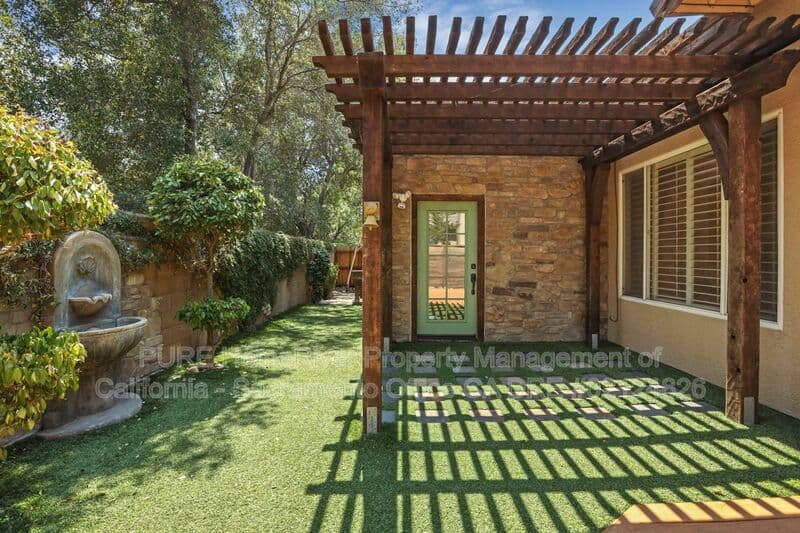 Gold River House: 12020 Gold Pointe Lane