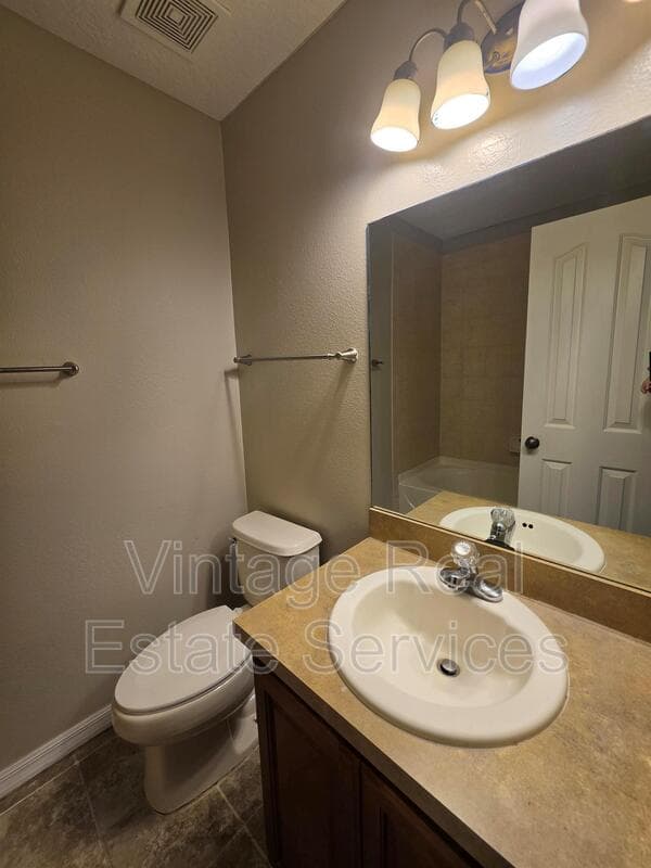 Tampa House: 8110 Silent Creek Dr