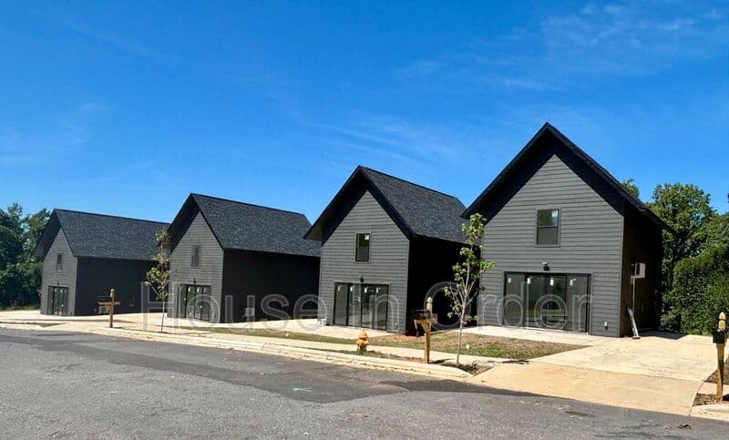 Rutherfordton House: 211 Cowan St