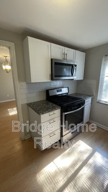 Pittsburgh House: 63 West Bellecrest Avenue