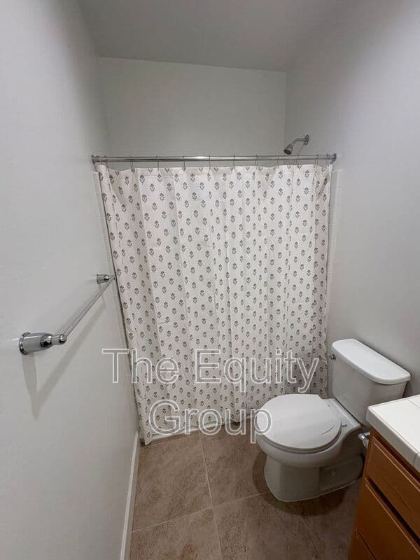 Visalia House: 3215 S Meadowbrook St