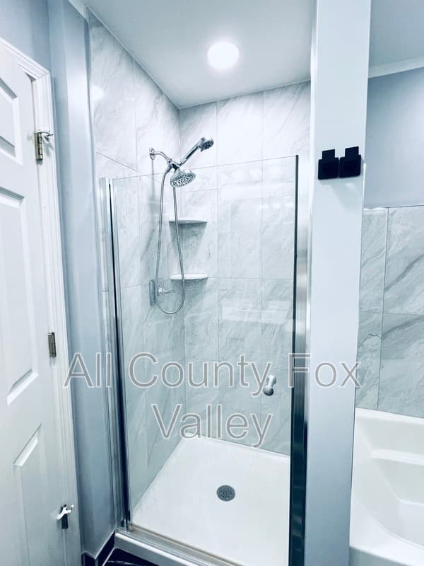 Algonquin Townhome: 300 Emerald Lane