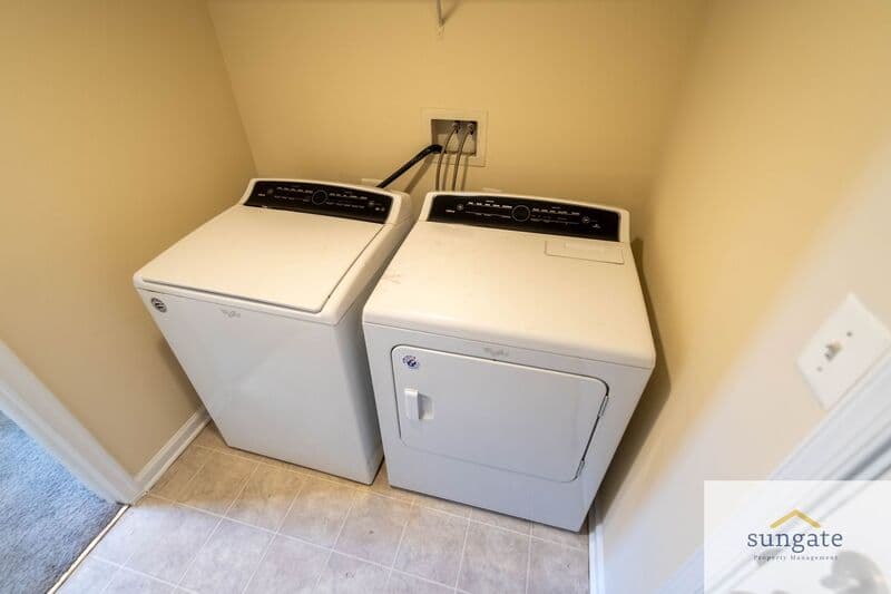 Rosedale Townhome: 11 Hallsdale Ct