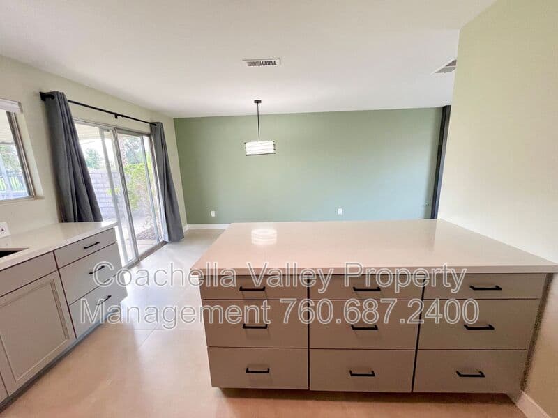 Palm Desert House: 76723 New York Ave