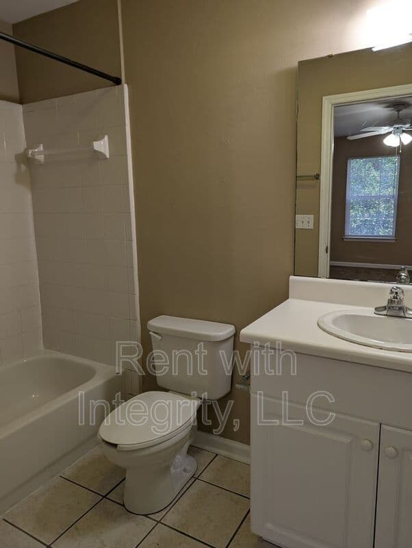 Tallahassee House: 4250 Augustus Oak Court