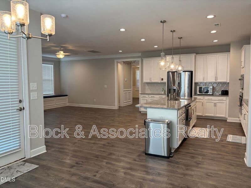 Wake Forest House: 2020 Edens Ridge