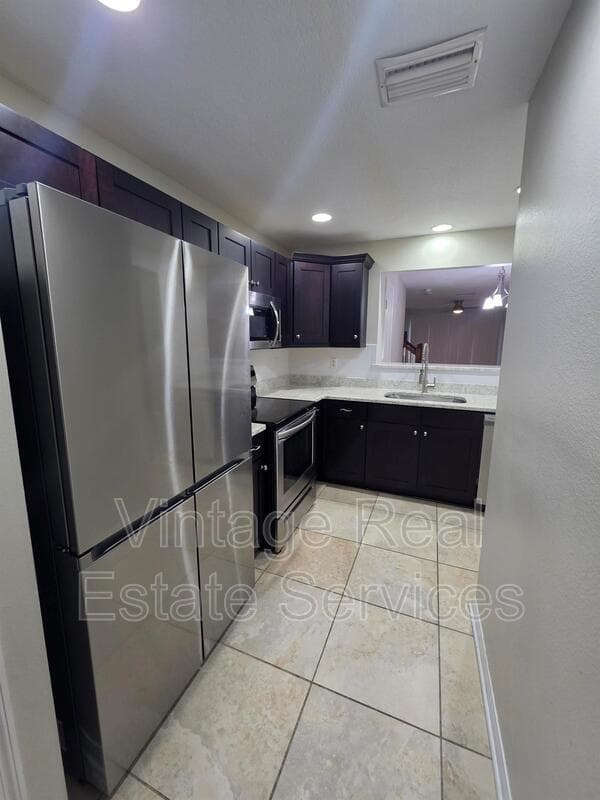 Tampa House: 8110 Silent Creek Dr