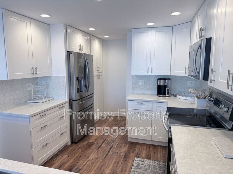 Oceanside Condo: 910 N Pacific Street