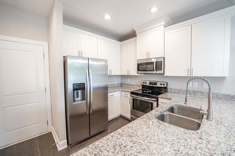 Richmond Hill House: 160 Lake Lily Drive